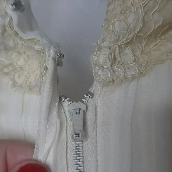 Vintage 1970s Wedding Gown size 10 - Picture 9 of 13